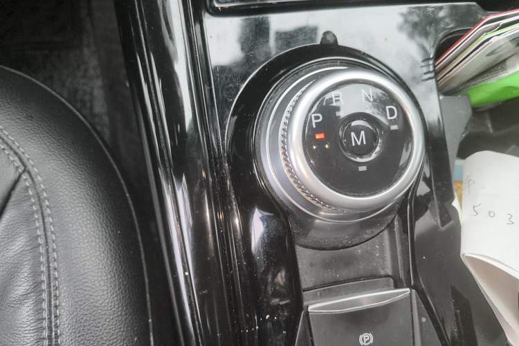 Used Ford Explorer 2020 EcoBoost 285 4x4 Titanium Edition 7-Seater Gear Lever