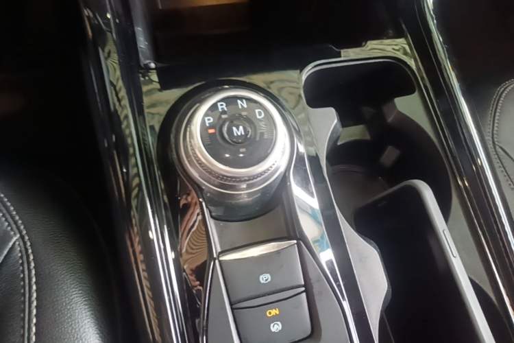 Used Ford Explorer 2020 EcoBoost 285 4x4 Titanium Edition 7-Seater Gear Lever