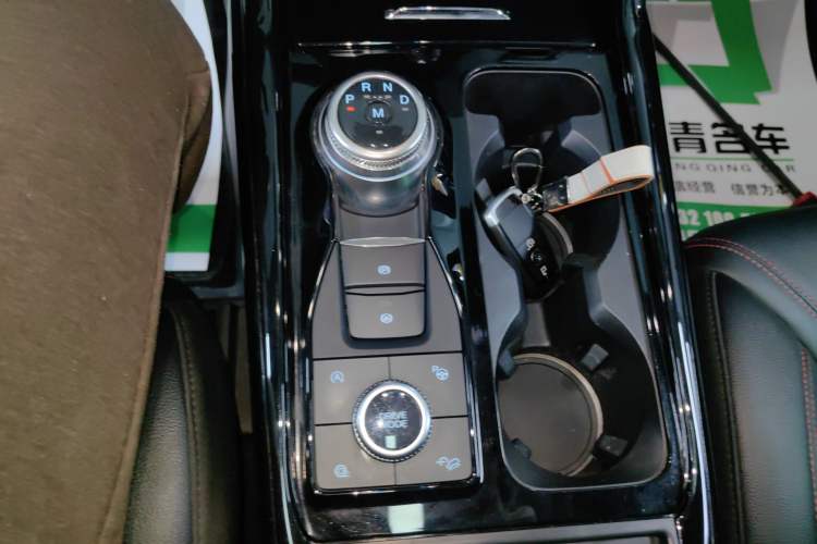 Used Ford Explorer 2020 EcoBoost 285 Four-Wheel Drive Sport Edition ST-LINE 7-Seater Gear Lever