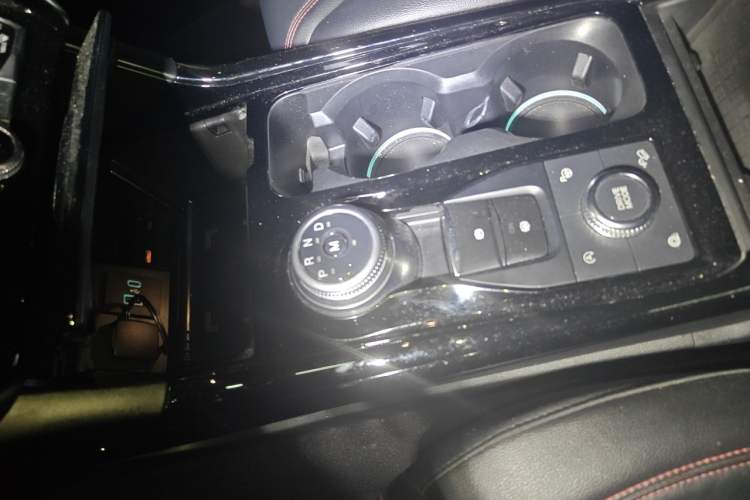 Used Ford Explorer 2020 EcoBoost 285 Four-Wheel Drive Sport Edition ST-LINE 7-Seater Gear Lever