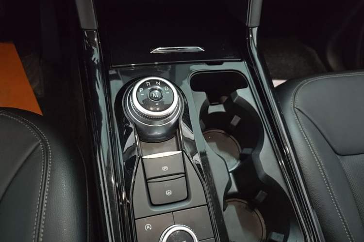 Used Ford Explorer 2020 EcoBoost 285 Four-Wheel Drive Trend Edition 6 Seats Gear Lever