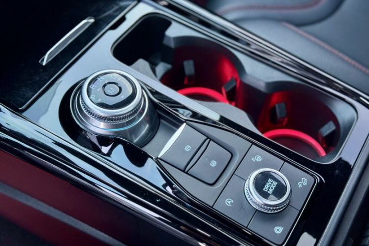 Used Ford Explorer 2020 EcoBoost 285 Four-Wheel Drive Sport Edition ST-LINE 7-Seater Gear Lever
