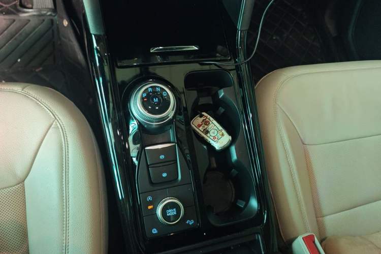 Used Ford Explorer 2020 EcoBoost 285 4x4 Trend Edition 7-Seater Gear Lever