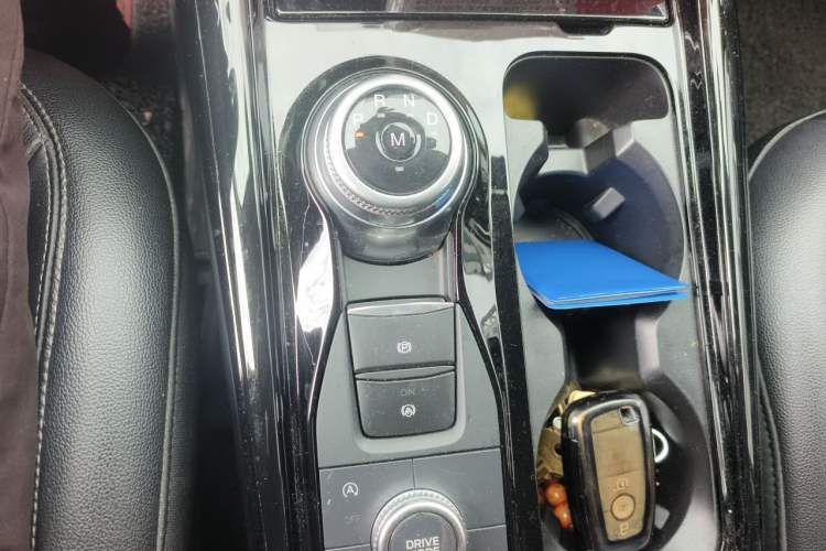 Used Ford Explorer 2020 EcoBoost 285 Four-Wheel Drive Trend Edition 6 Seats Gear Lever