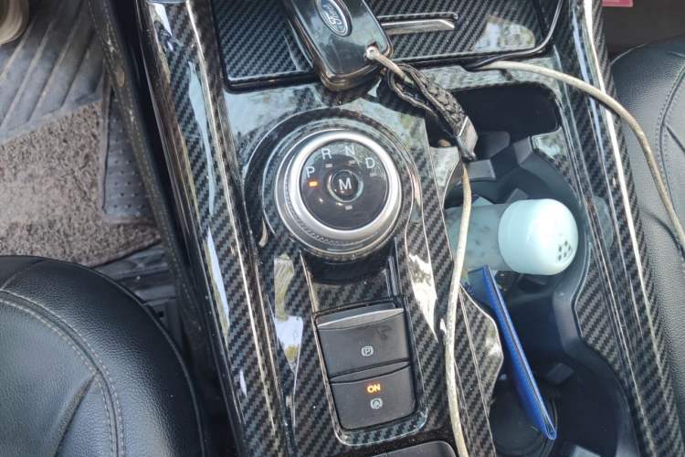 Used Ford Explorer 2020 EcoBoost 285 Rear-Drive Trend Edition 7-Seater Gear Lever