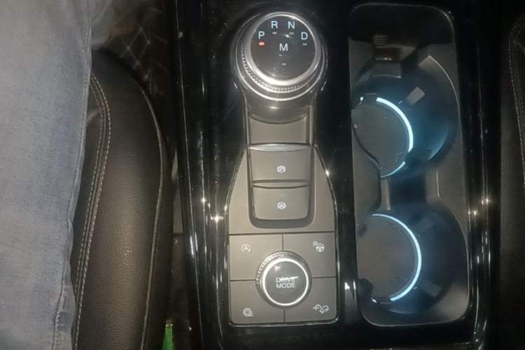 Used Ford Explorer 2020 EcoBoost 285 4x4 Titanium Edition 7-Seater Gear Lever