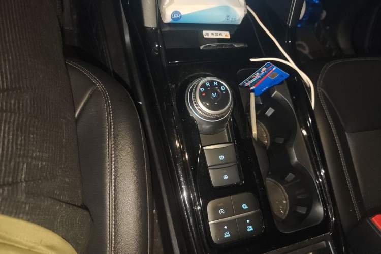Used Ford Explorer 2020 EcoBoost 285 Rear-Drive Trend Edition 7-Seater Gear Lever