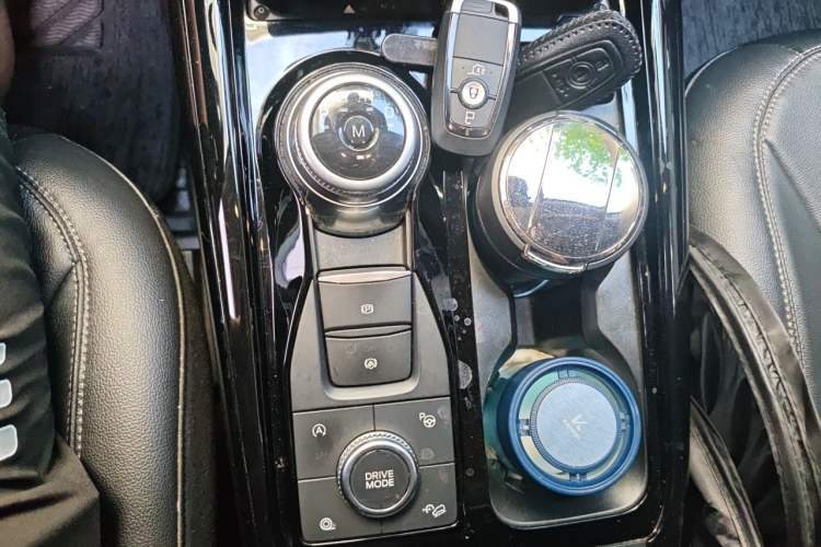Used Ford Explorer 2020 EcoBoost 285 4x4 Titanium Edition 6 Seats Gear Lever
