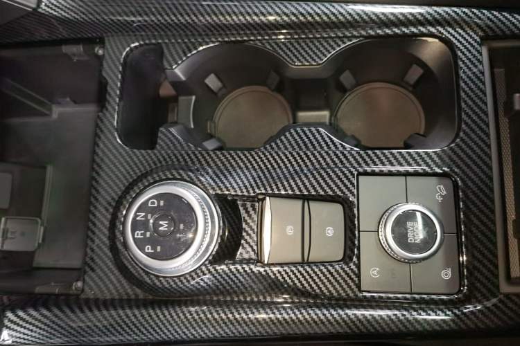 Used Ford Explorer 2020 EcoBoost 285 Four-Wheel Drive Trend Edition 6 Seats Gear Lever