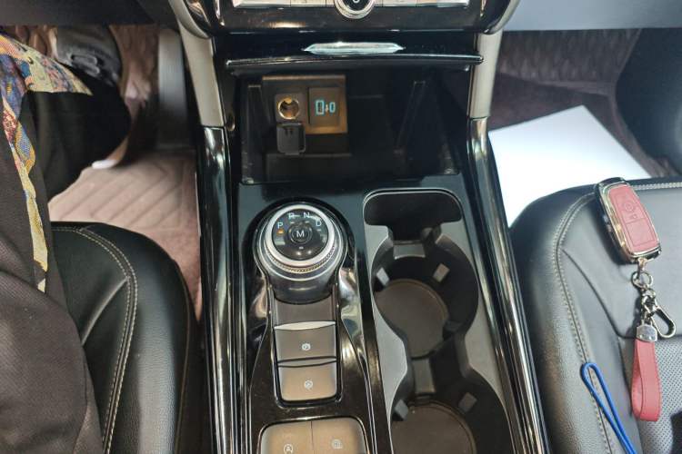 Used Ford Explorer 2020 EcoBoost 285 Rear-Drive Trend Edition 6 Seats Gear Lever