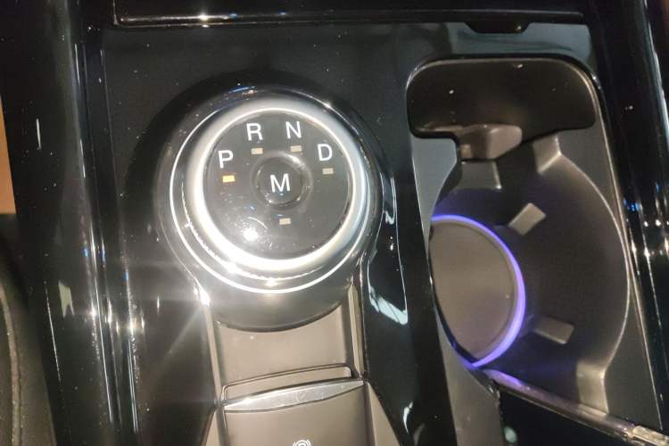 Used Ford Explorer 2020 EcoBoost 285 4x4 Titanium Edition 7-Seater Gear Lever