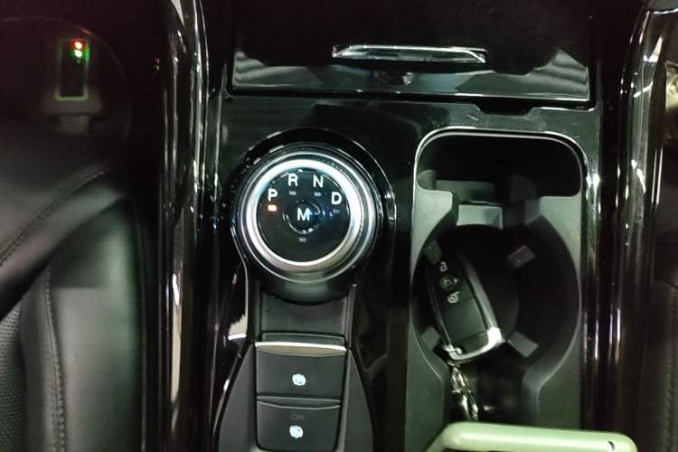 Used Ford Explorer 2020 EcoBoost 285 4x4 Platinum Edition 7-Seater Gear Lever
