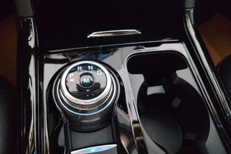 Used Ford Explorer 2020 EcoBoost 285 Rear-Drive Trend Edition 7-Seater Gear Lever