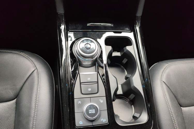 Used Ford Explorer 2020 EcoBoost 285 4x4 Titanium Edition 7-Seater Gear Lever