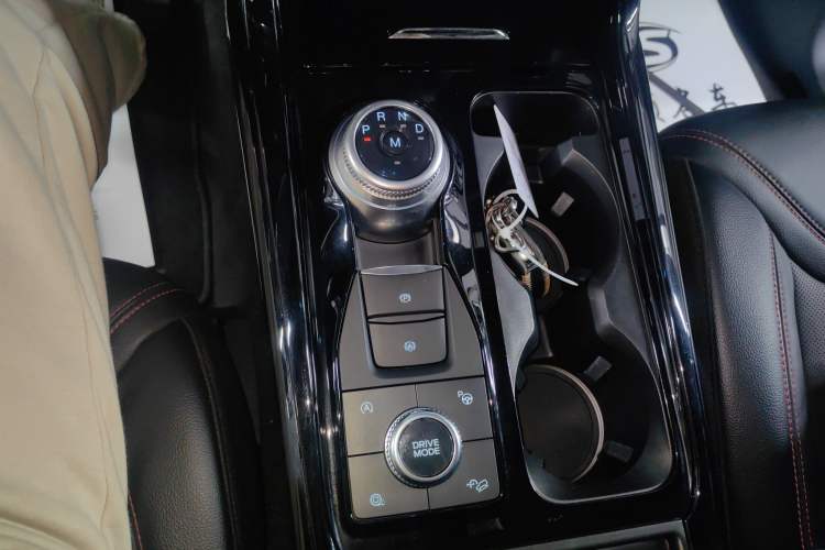 Used Ford Explorer 2020 EcoBoost 285 Four-Wheel Drive Sport Edition ST-LINE 7-Seater Gear Lever