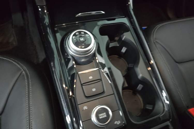 Used Ford Explorer 2020 EcoBoost 285 Four-Wheel Drive Trend Edition 6 Seats Gear Lever