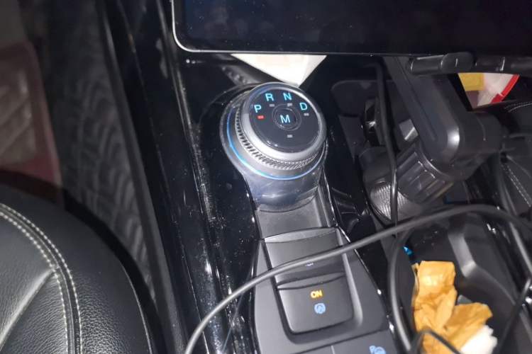 Used Ford Explorer 2020 EcoBoost 285 4x4 Titanium Edition 7-Seater Gear Lever