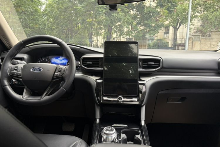 Used Ford Explorer 2020 EcoBoost 285 Rear-Drive Trend Edition 7-Seater Interior 1