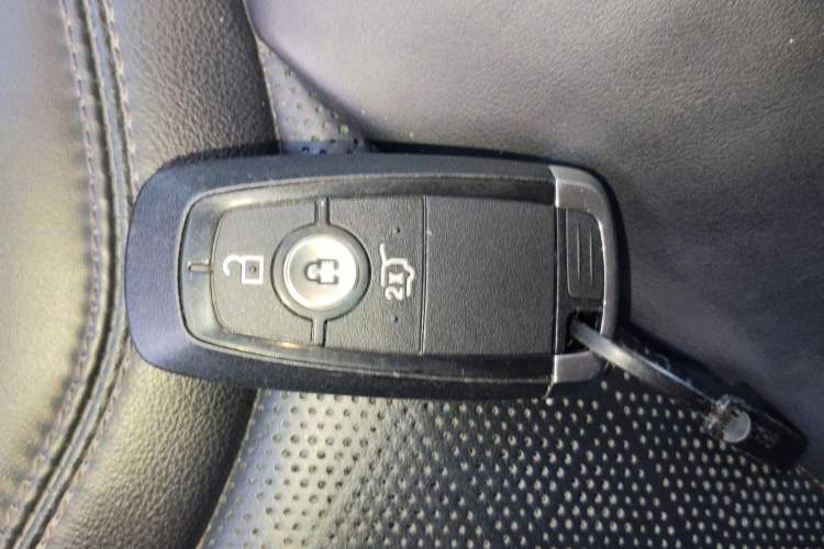 Used Ford Explorer 2020 EcoBoost 285 4x4 Platinum Edition 7-Seater Interior 1