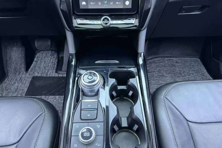 Used Ford Explorer 2020 EcoBoost 285 4x4 Titanium Edition 6 Seats Interior 10