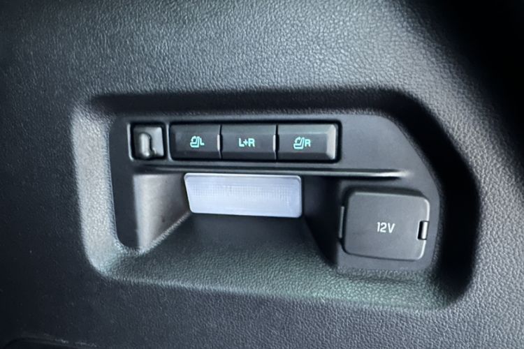 Used Ford Explorer 2020 EcoBoost 285 Four-Wheel Drive Sport Edition ST-LINE 7-Seater Interior 12