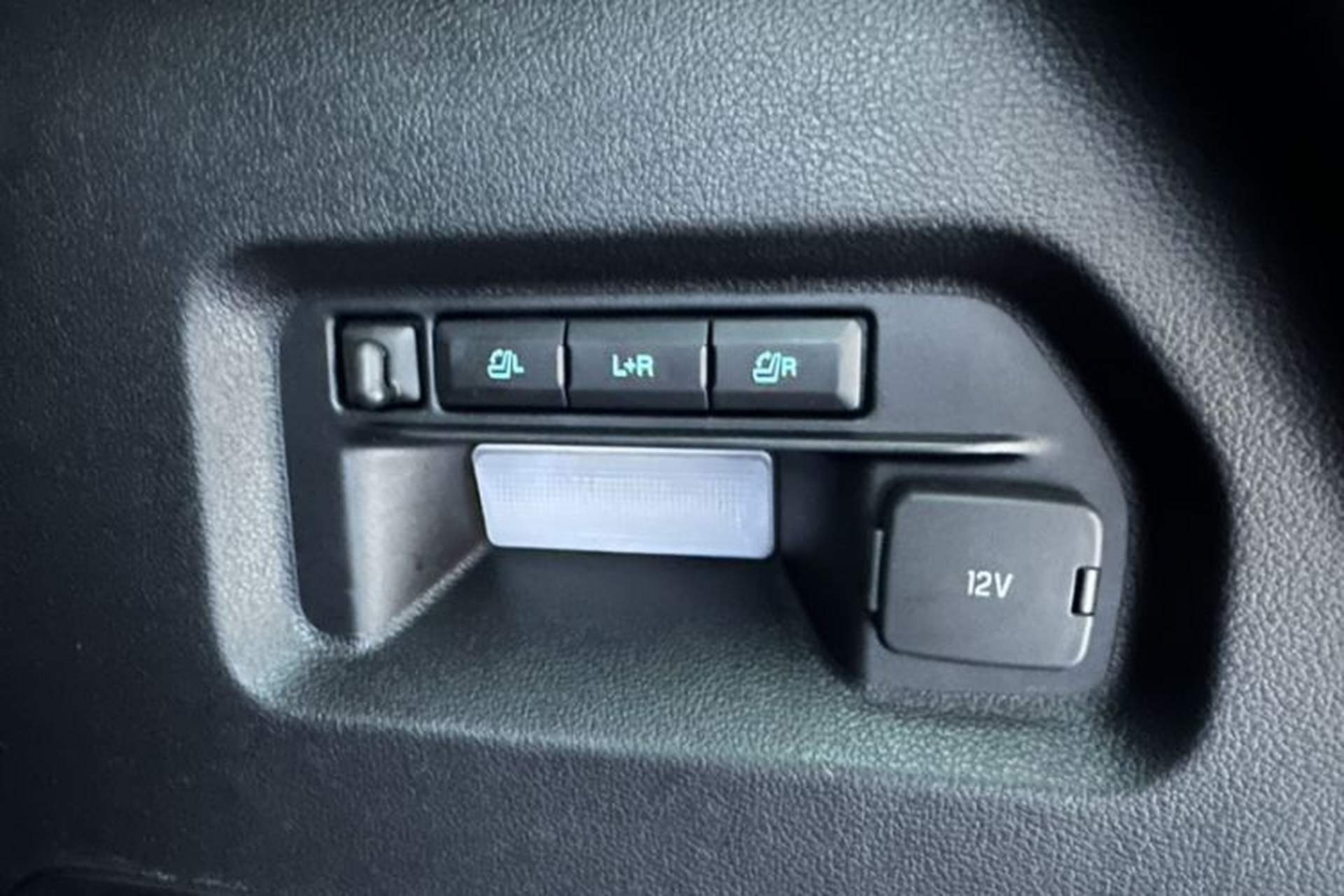 Used Ford Explorer 2020 EcoBoost 285 Four-Wheel Drive Sport Edition ST-LINE 7-Seater Interior 12