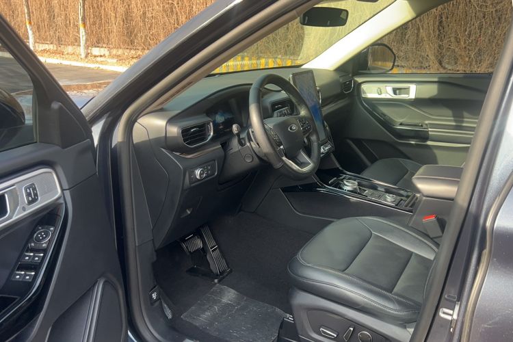 Used Ford Explorer 2020 EcoBoost 285 4x4 Titanium Edition 6 Seats Interior 2