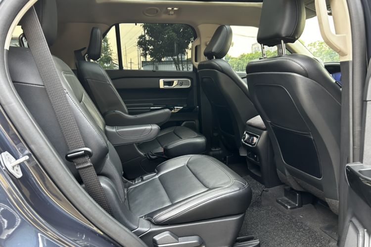 Used Ford Explorer 2020 EcoBoost 285 4x4 Titanium Edition 6 Seats Interior 2