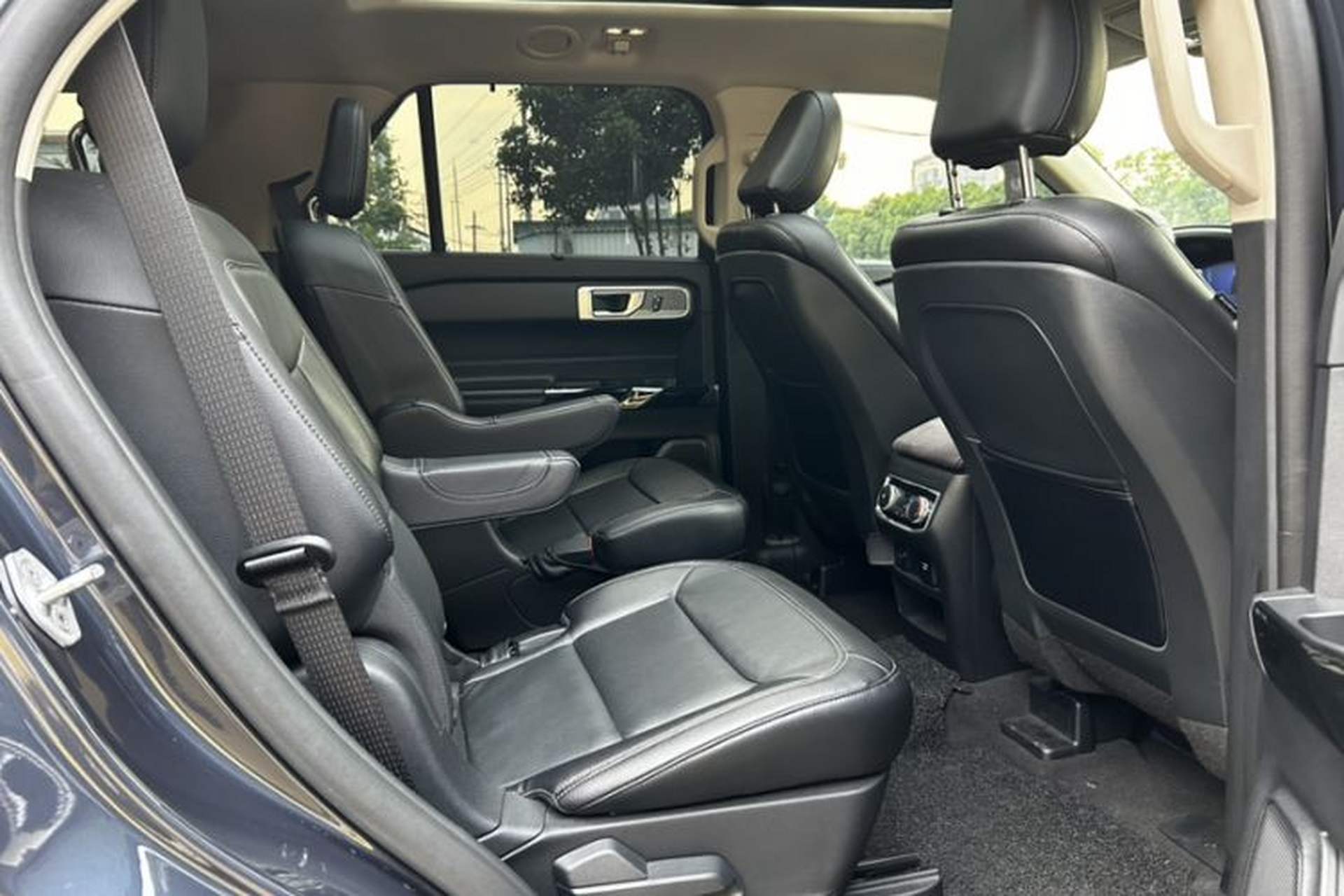 Used Ford Explorer 2020 EcoBoost 285 4x4 Titanium Edition 6 Seats Interior 2
