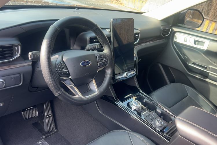 Used Ford Explorer 2020 EcoBoost 285 4x4 Titanium Edition 6 Seats Interior 3
