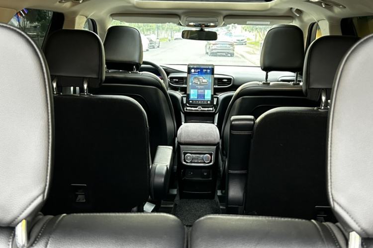 Used Ford Explorer 2020 EcoBoost 285 4x4 Titanium Edition 6 Seats Interior 3