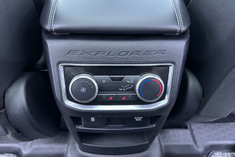 Used Ford Explorer 2020 EcoBoost 285 4x4 Titanium Edition 6 Seats Interior 3