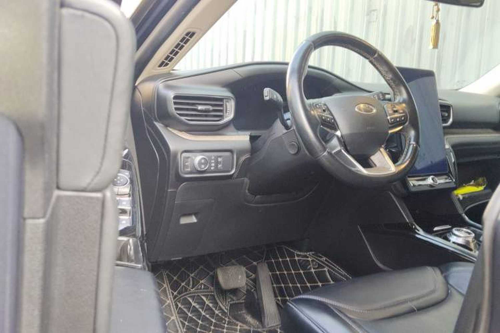 Used Ford Explorer 2020 EcoBoost 285 4x4 Platinum Edition 7-Seater Interior 3