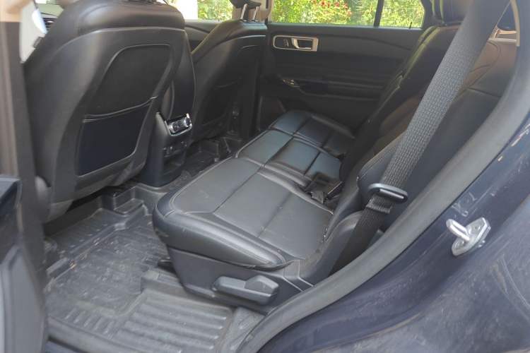 Used Ford Explorer 2020 EcoBoost 285 Rear-Drive Trend Edition 7-Seater Interior 4