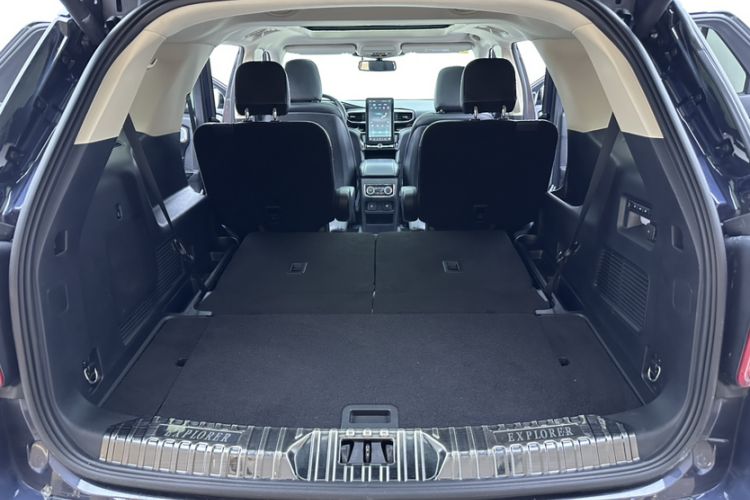 Used Ford Explorer 2020 EcoBoost 285 4x4 Titanium Edition 6 Seats Interior 4
