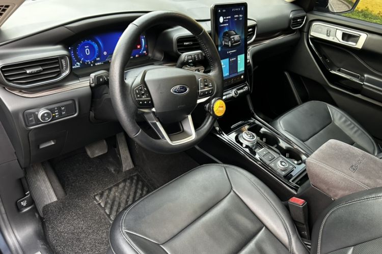 Used Ford Explorer 2020 EcoBoost 285 4x4 Titanium Edition 6 Seats Interior 5