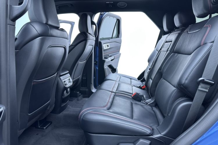 Used Ford Explorer 2020 EcoBoost 285 Four-Wheel Drive Sport Edition ST-LINE 7-Seater Interior 6