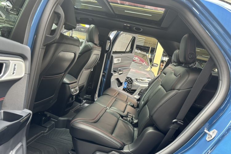 Used Ford Explorer 2020 EcoBoost 285 Four-Wheel Drive Sport Edition ST-LINE 7-Seater Interior 8