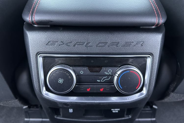 Used Ford Explorer 2020 EcoBoost 285 Four-Wheel Drive Sport Edition ST-LINE 7-Seater Interior 8