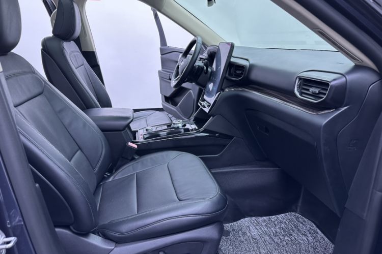 Used Ford Explorer 2020 EcoBoost 285 4x4 Titanium Edition 6 Seats Interior 9