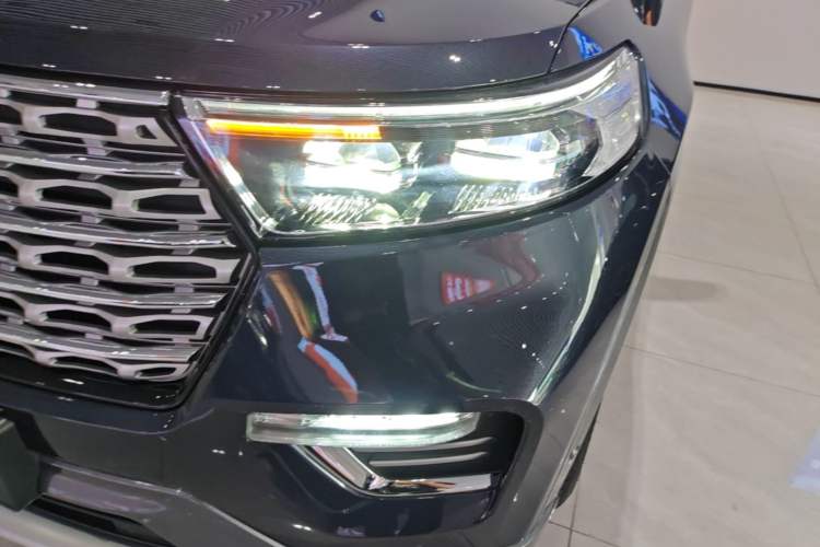 Used Ford Explorer 2020 EcoBoost 285 4x4 Titanium Edition 7-Seater Left Front Headlight