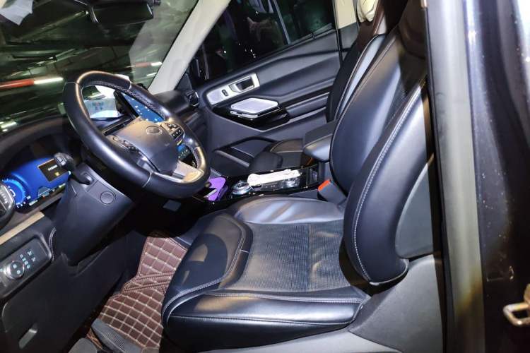 Used Ford Explorer 2020 EcoBoost 285 4x4 Platinum Edition 7-Seater Left Front Seat