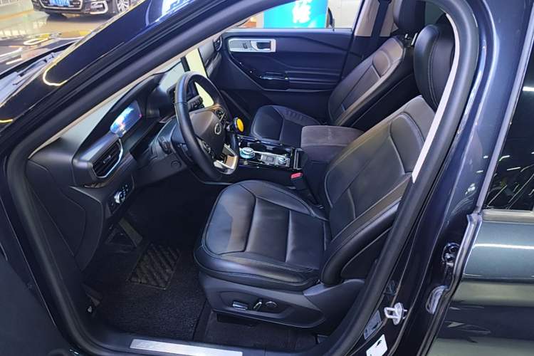 Used Ford Explorer 2020 EcoBoost 285 4x4 Titanium Edition 6 Seats Left Front Seat