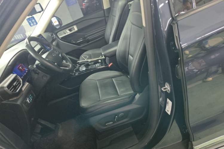 Used Ford Explorer 2020 EcoBoost 285 4x4 Titanium Edition 6 Seats Left Front Seat