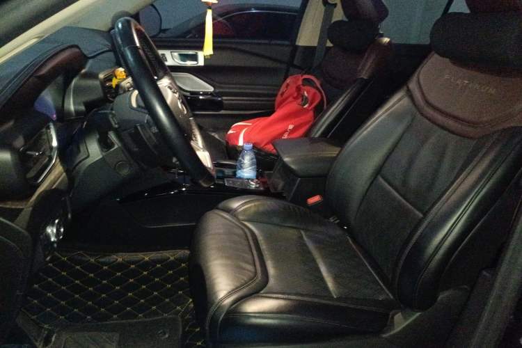 Used Ford Explorer 2020 EcoBoost 285 4x4 Platinum Edition 7-Seater Left Front Seat