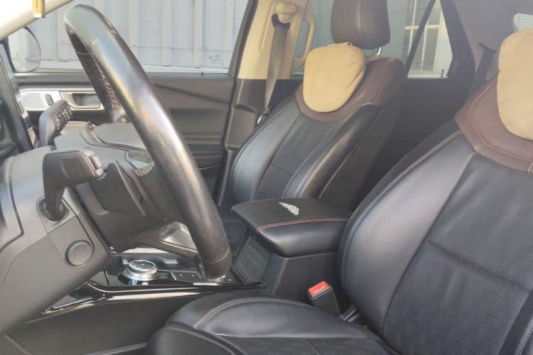 Used Ford Explorer 2020 EcoBoost 285 4x4 Platinum Edition 7-Seater Left Front Seat