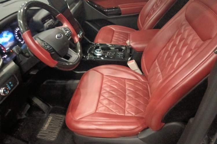 Used Ford Explorer 2020 EcoBoost 285 Rear-Drive Trend Edition 6 Seats Left Front Seat