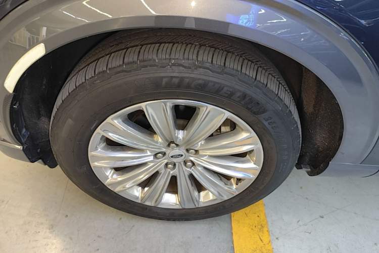 Used Ford Explorer 2020 EcoBoost 285 4x4 Titanium Edition 6 Seats Left Front Wheel Hub