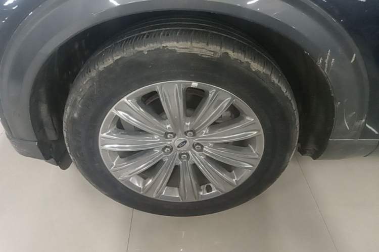 Used Ford Explorer 2020 EcoBoost 285 4x4 Titanium Edition 7-Seater Left Front Wheel Hub