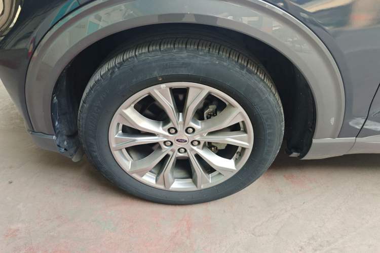 Used Ford Explorer 2020 EcoBoost 285 Rear-Drive Trend Edition 6 Seats Left Front Wheel Hub